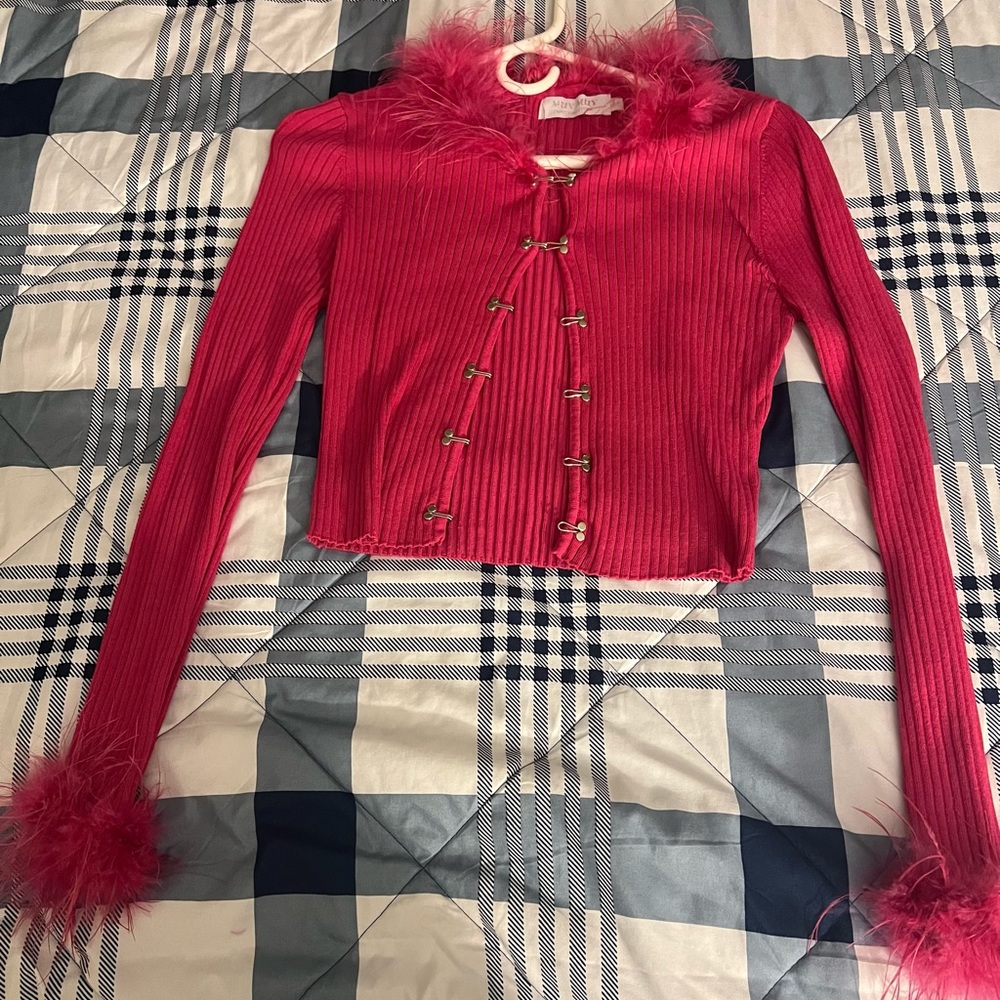 Hotpink long sleeve fuzzy cuff and collar